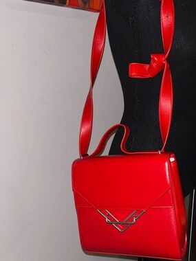 👜 BOTTEGA VENETA NWT CLIP BAG IN RED 👜